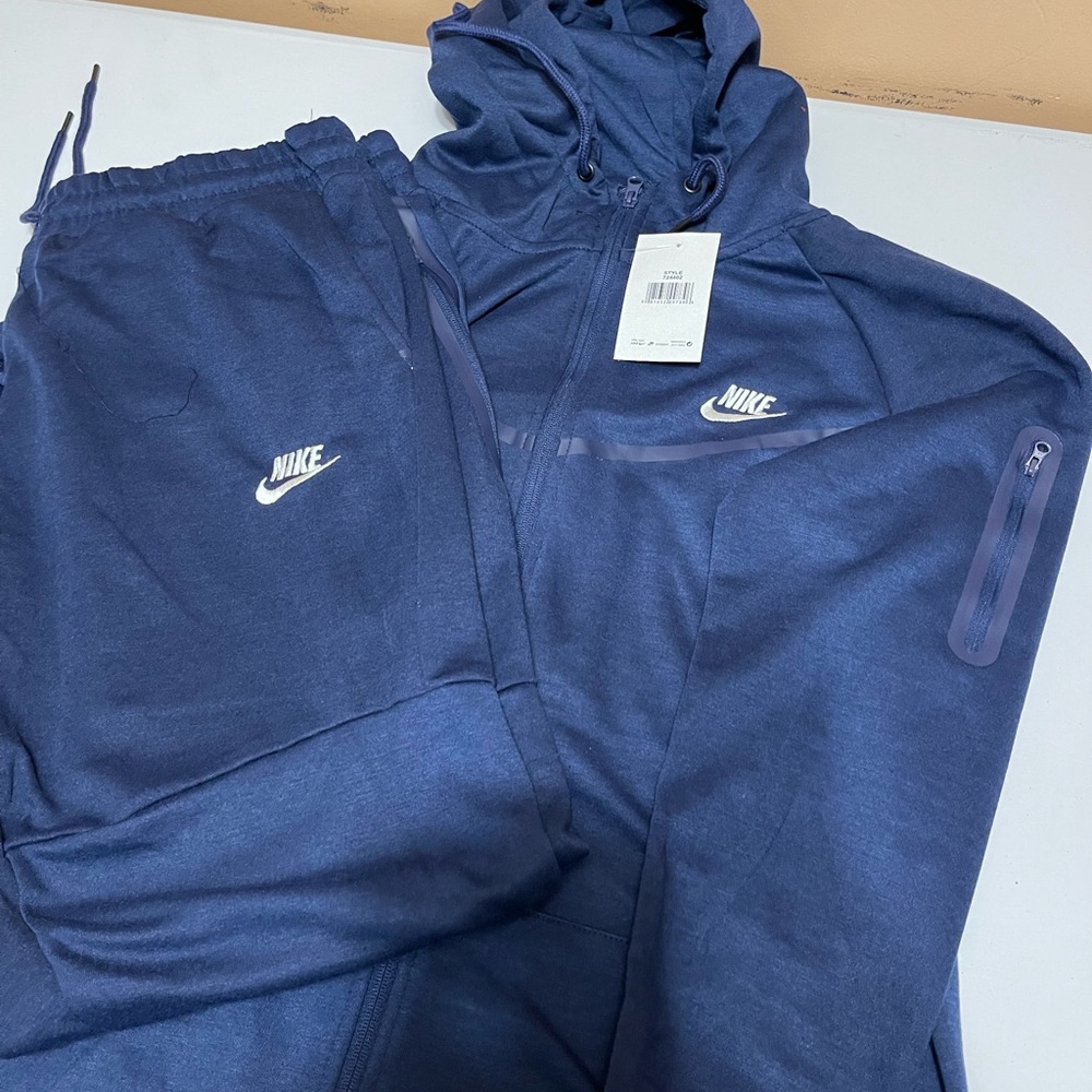 NIKE XL TRACKSUIT. NEW WITH TAGS